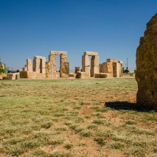 Réplica de Stonehenge en la Universidad de Texas en Odessa – Seguro de auto barato en Odessa, Texas.