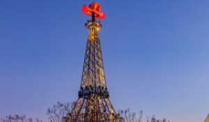 1. Vista diurna de la famosa Torre Eiffel de Paris Texas en USA – Seguro de auto barato en Paris, Texas.