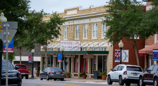 Foto de tiendas locales en Sebring, Florida – Sebring, seguro de auto barato en Florida