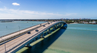 Judge S.S. Jolley Bridge en Marco Island, Florida – Marco Island, seguro de auto barato en Florida.